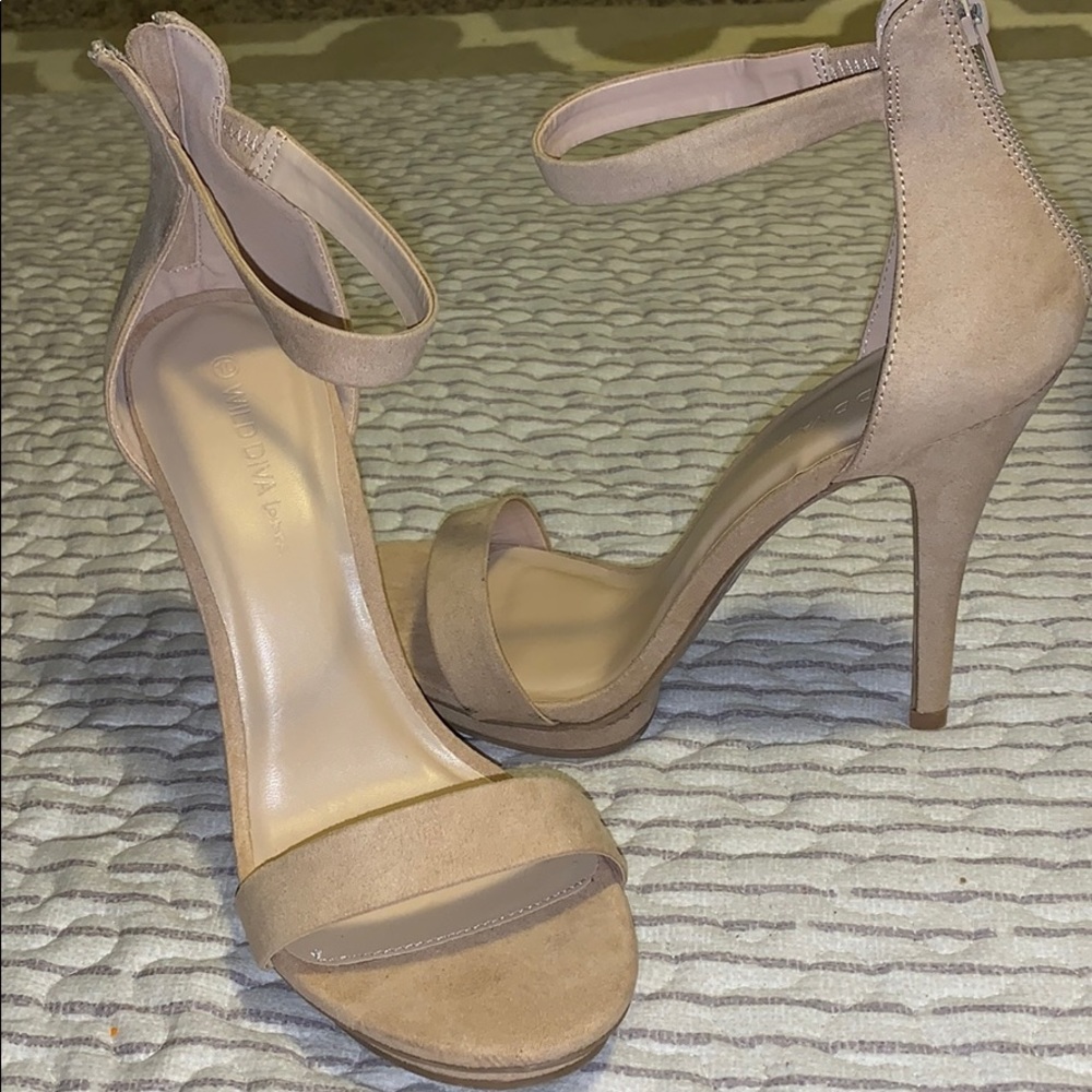 Tan heels🤩